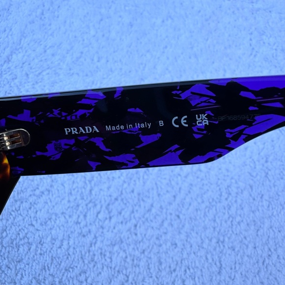 Prada Brown Sunglasses with Geometric Design - Picture 12 of 14